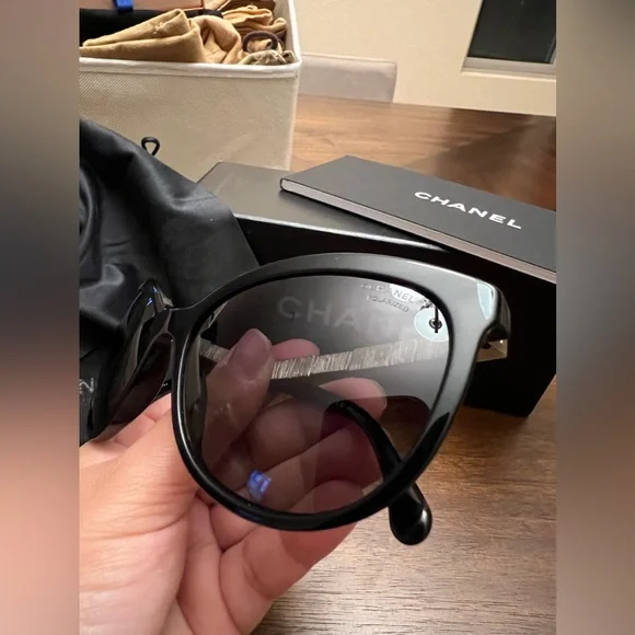 Chanel polarized sunglasses with Swarovski crystals - Picture 10 of 11